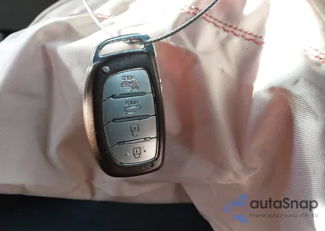 2018 Hyundai Elantra Value Edition z USA, uszkodzony, nr VIN 5NPD84LF8JH345105